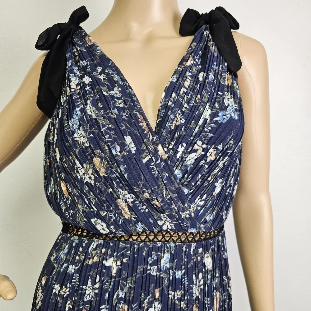Lulus Such Sophistication Navy Blue Floral Print Pleated Maxi Dress Sz S  EUC
